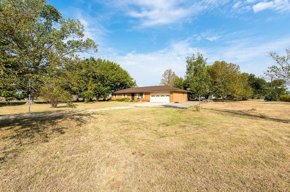 6810 Michael Rd, Sanger, TX 76266-2229