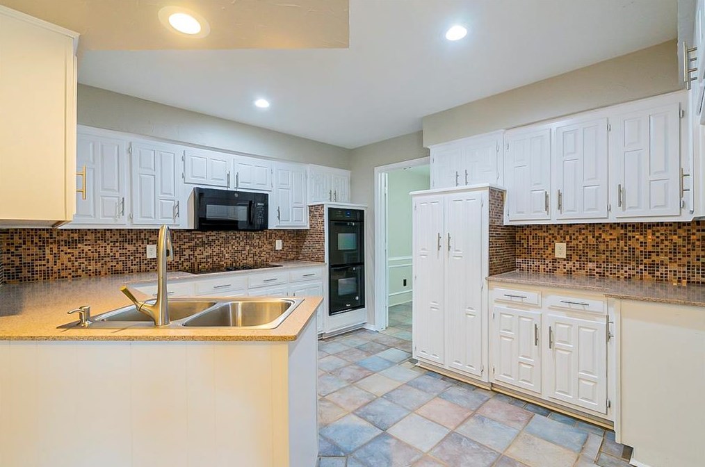 5005 Edgewater Dr, Rowlett TX 75088-4104 exterior