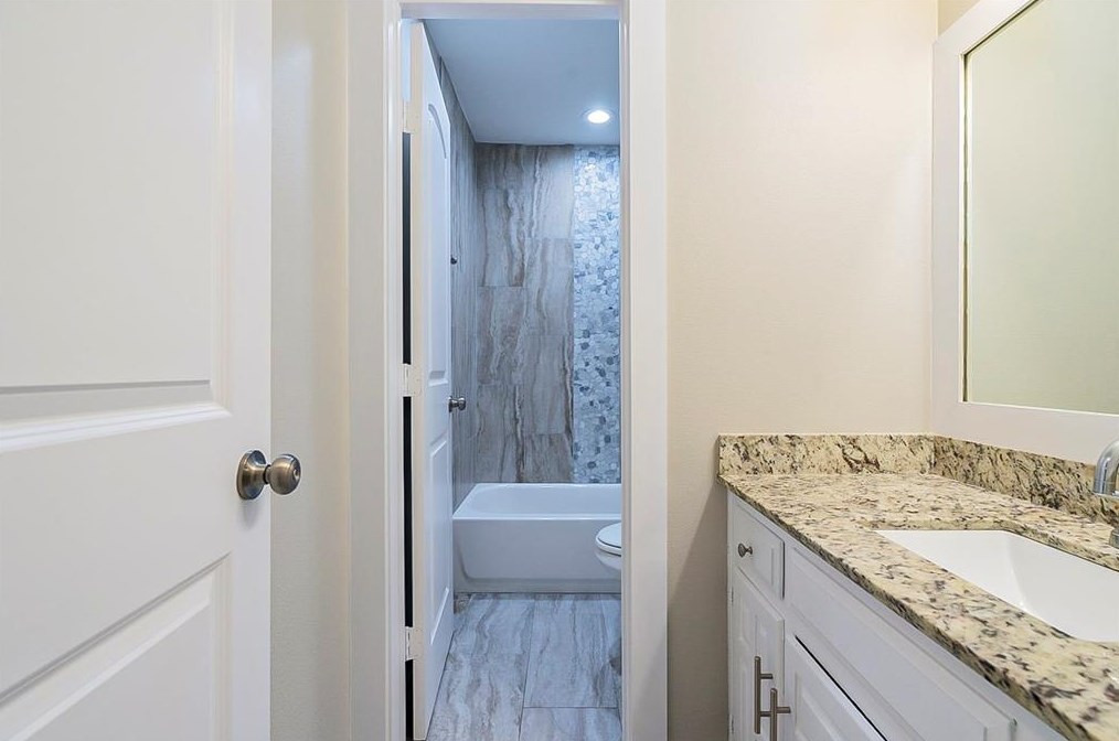 5005 Edgewater Dr, Rowlett TX 75088-4104 exterior