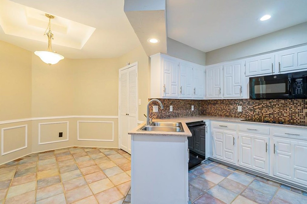 5005 Edgewater Dr, Rowlett TX 75088-4104 exterior