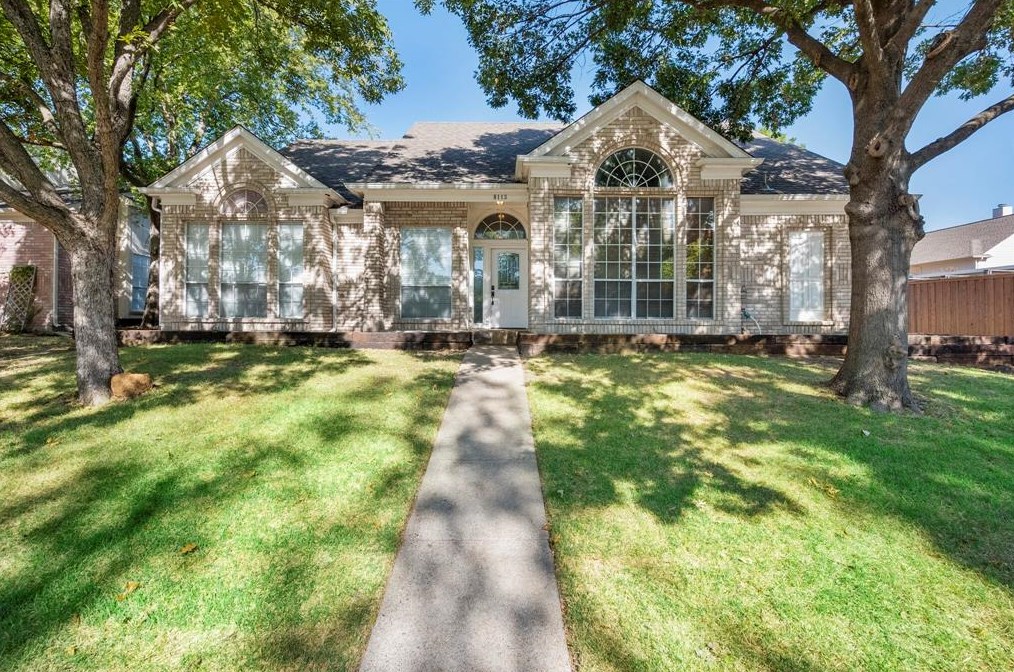8113 Pickard Dr, Rowlett, TX 75088-7644