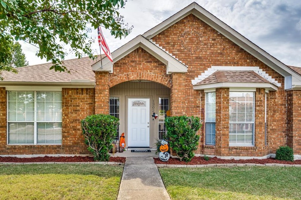 1302 Silver Maple Dr, Carrollton, TX 75007-1036