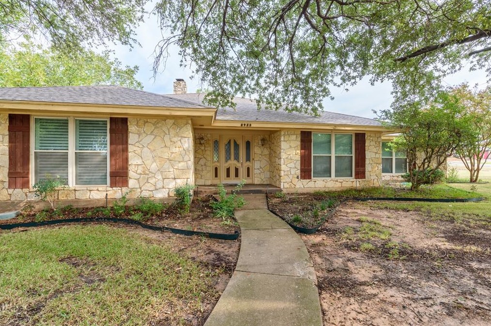 8923 Brierfield Rd, Granbury, TX 76049