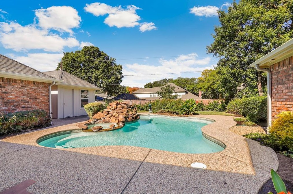 7117 Schafer St, Dallas, TX 75252-5819