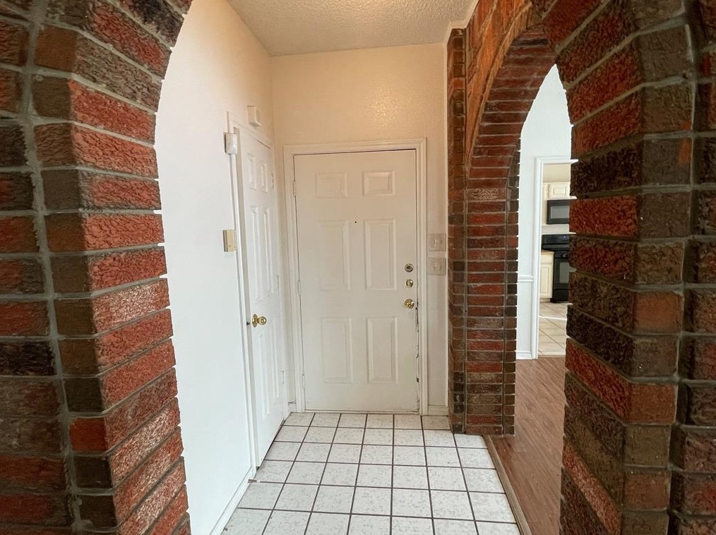903 Walters Dr, Cedar Hill, TX 75104