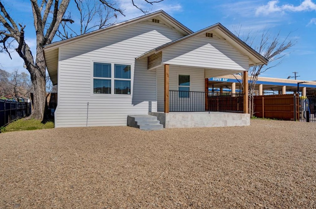 1100 S Beacon St, Dallas, TX 75223