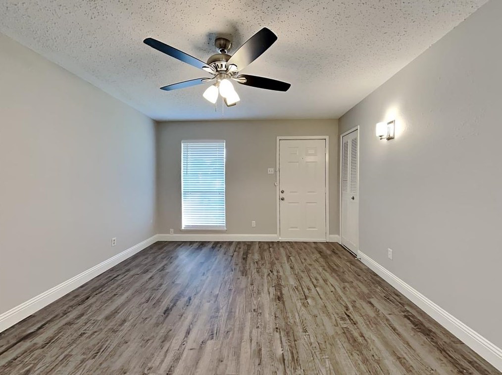 4015 Hartford Dr, Garland, TX 75043