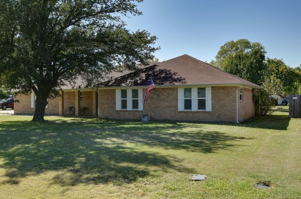 119 Prairie Creek Rd, Oak Leaf, TX 75154-2809