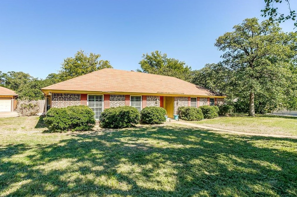 1006 Yvonne Dr, Joshua, TX 76058-4712
