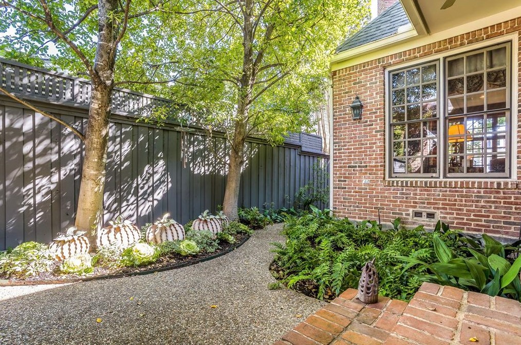 3236 Purdue Ave, Dallas TX 75225-7638 exterior