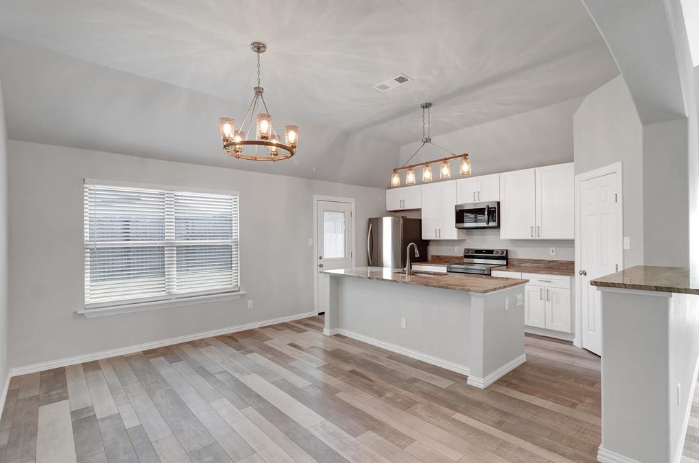811 Cutting Horse Dr, Midlothian, TX 76063