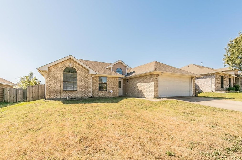224 California Dr, Oak Leaf, TX 75154-2062