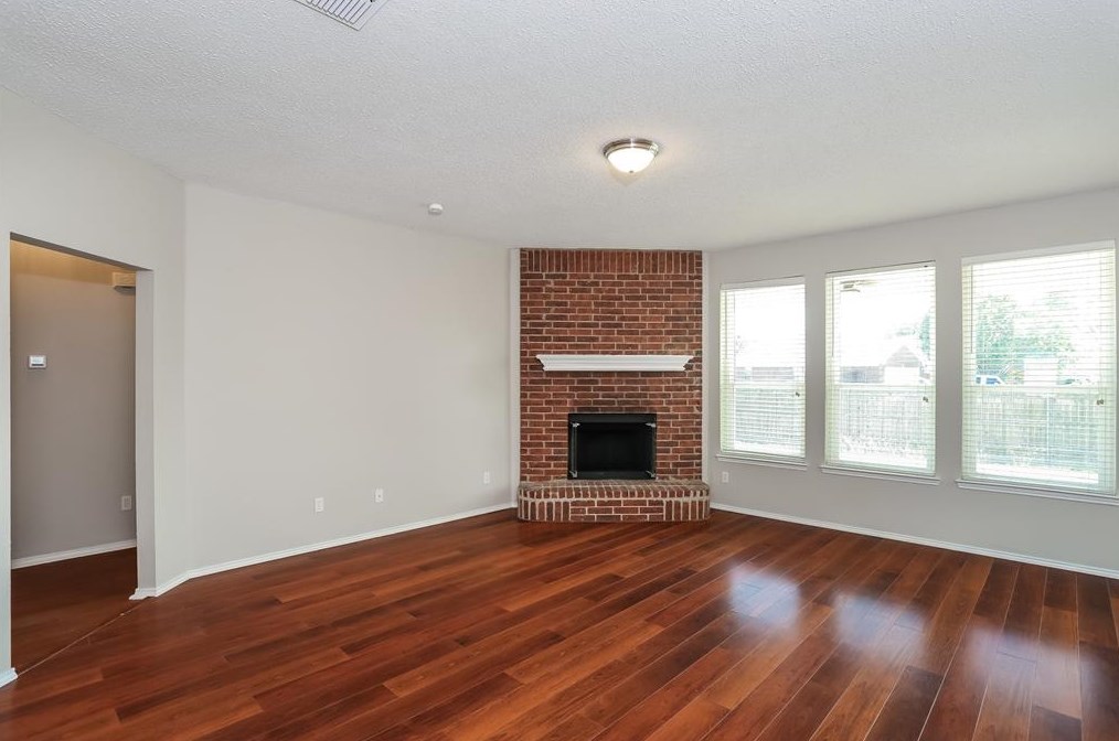 3925 Tarpon Springs Dr, Fort Worth, TX 76123