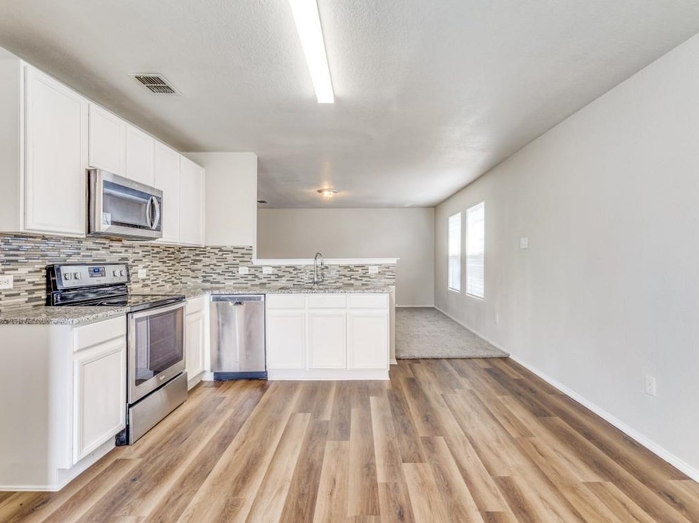 1400 Royal Meadows Tr, Fort Worth, TX 76140