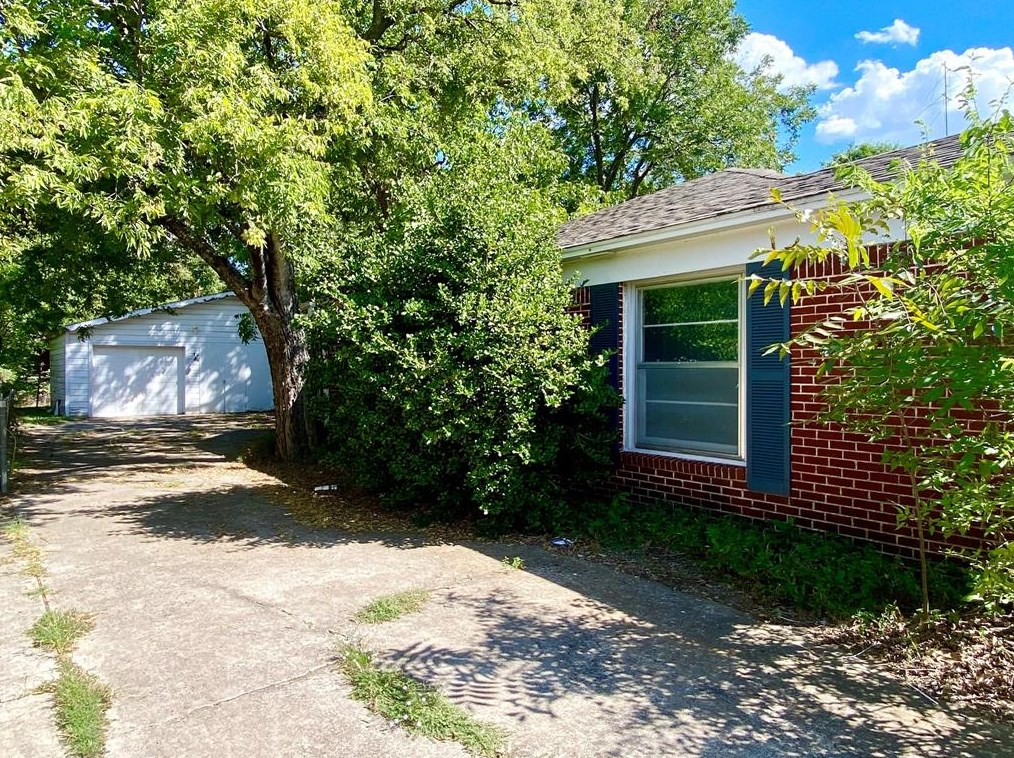 1210 Howeth St, Whitesboro, TX 76240-2928