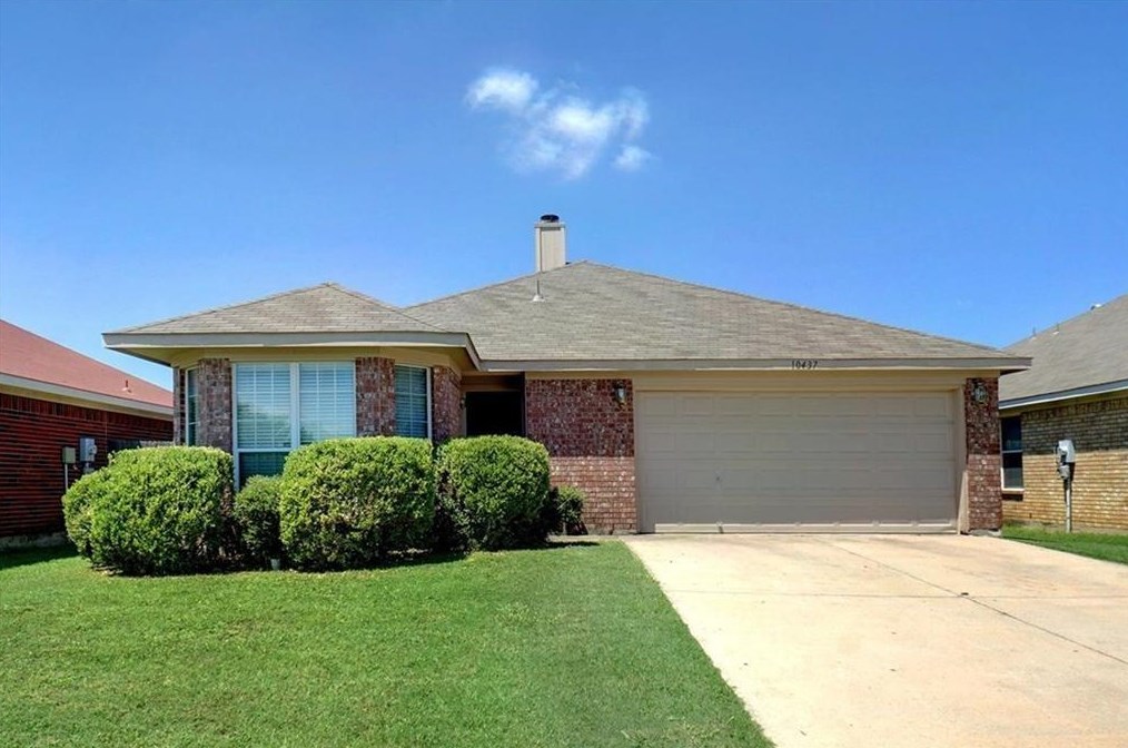 10437 Fossil Hill Dr, Fort Worth, TX 76131