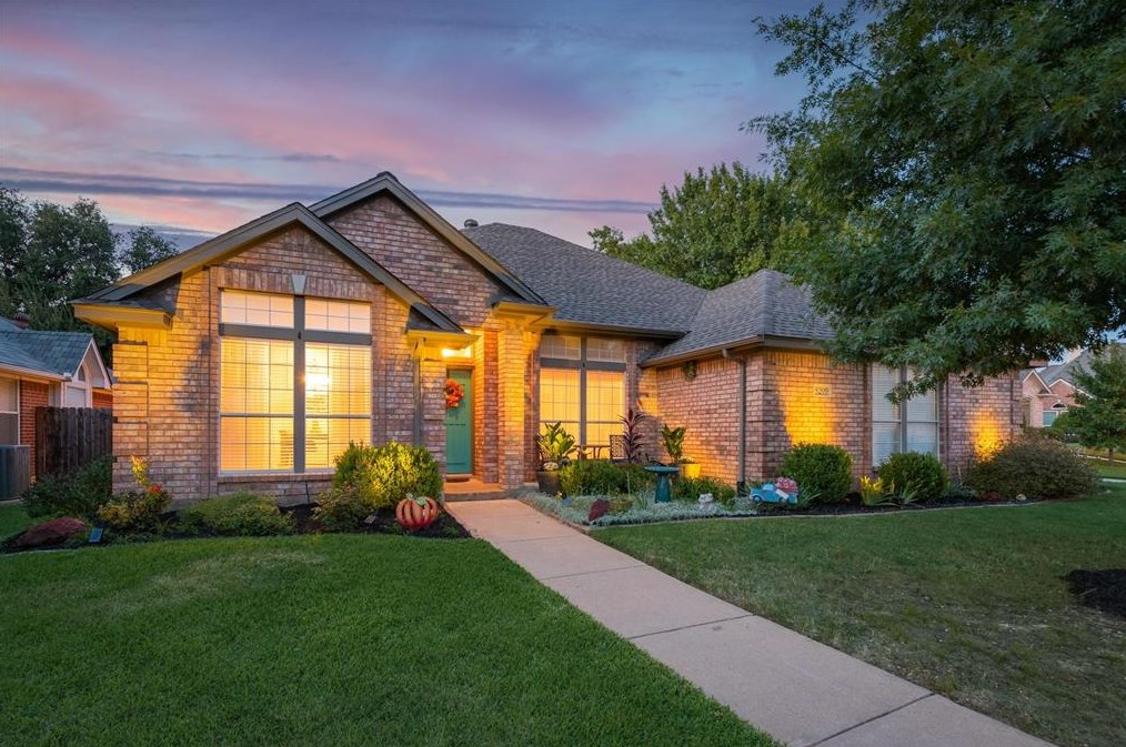 8209 Fin Wood Ct, Fort Worth, TX 76182