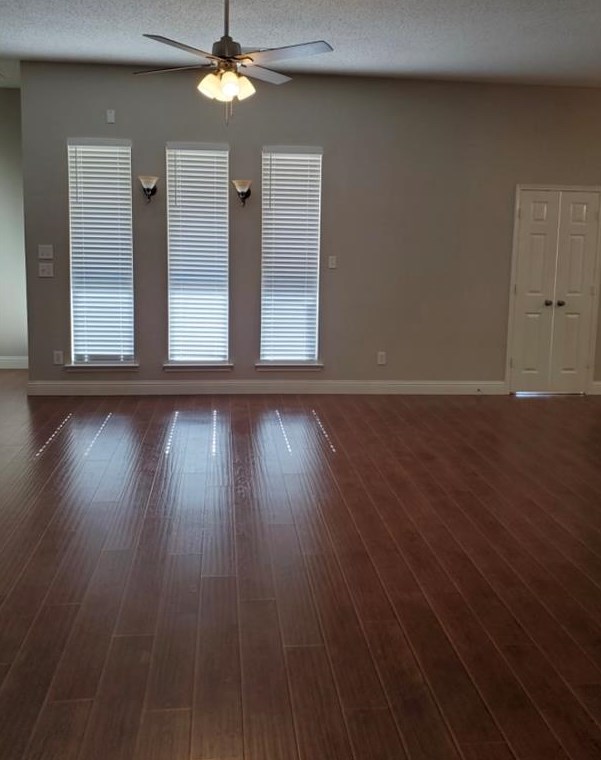 2901 Creek Valley Dr, Garland, TX 75040