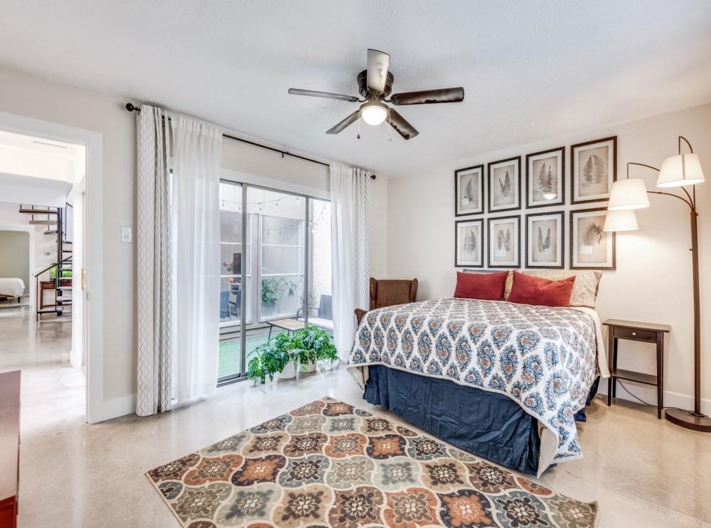 9711 Smokefeather Ln, Dallas TX  exterior