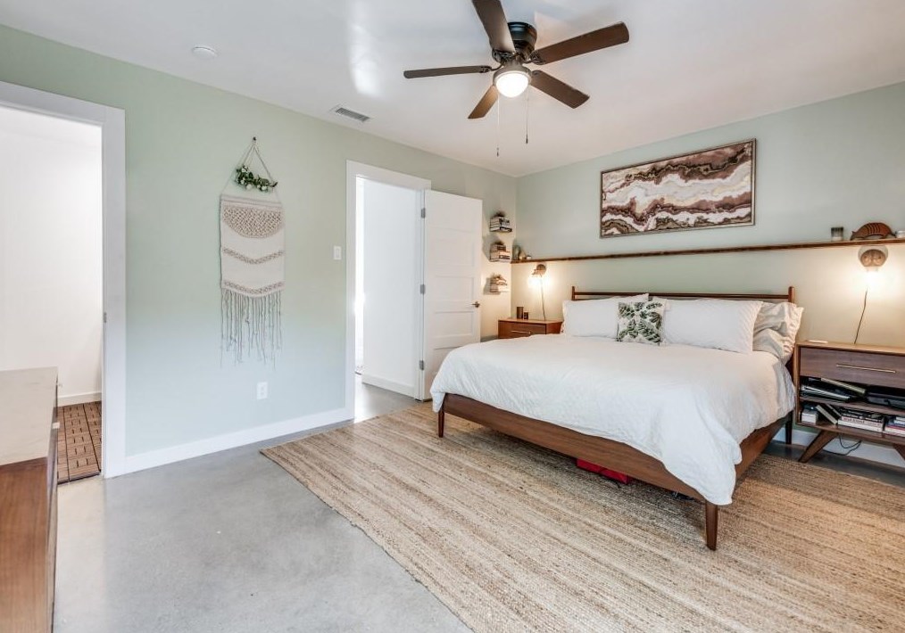 9711 Smokefeather Ln, Dallas TX  exterior