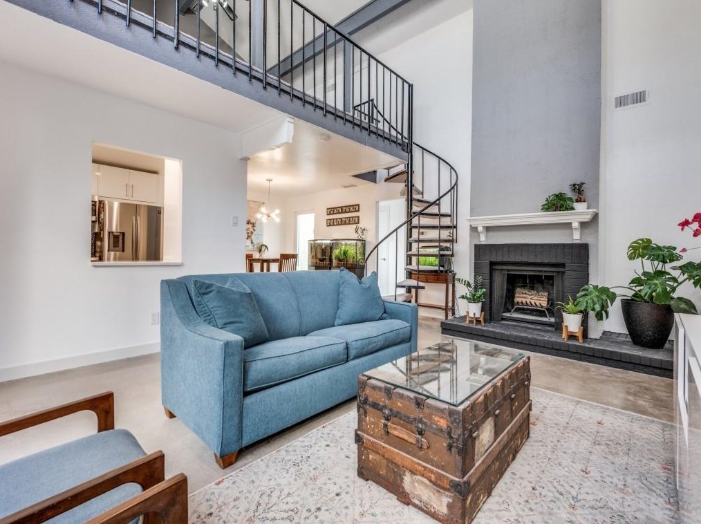 9711 Smokefeather Ln, Dallas TX  exterior