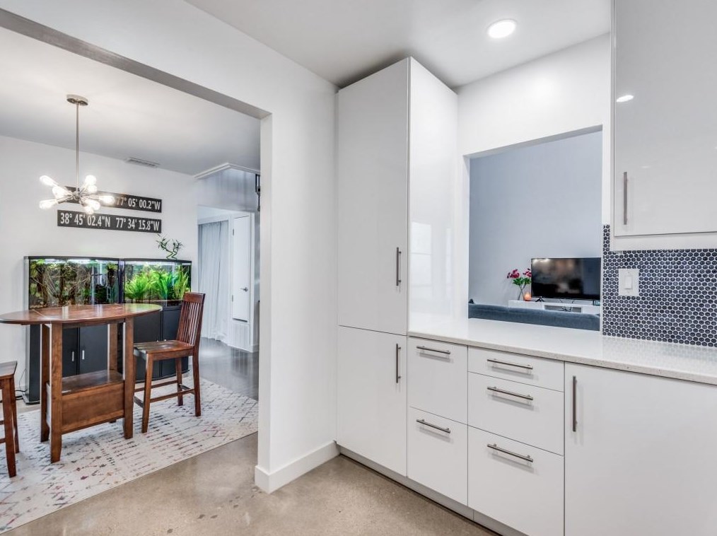 9711 Smokefeather Ln, Dallas TX  exterior