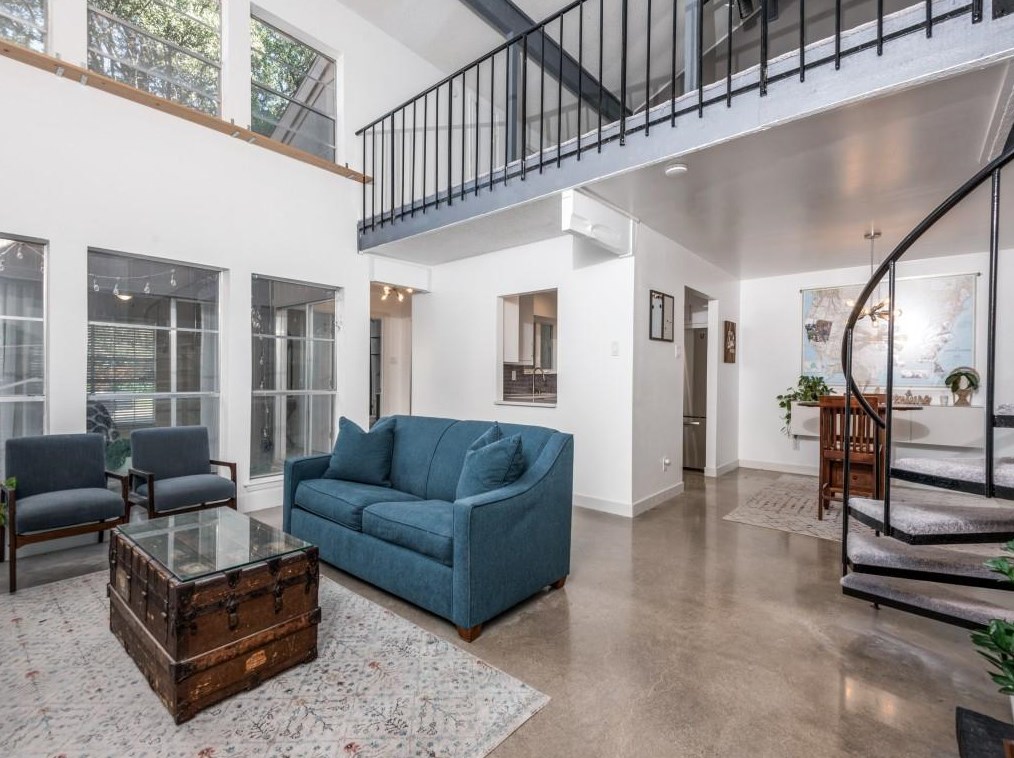 9711 Smokefeather Ln, Dallas TX  exterior