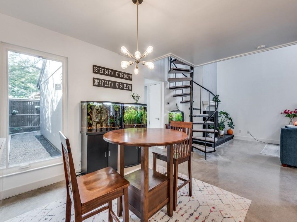 9711 Smokefeather Ln, Dallas TX  exterior