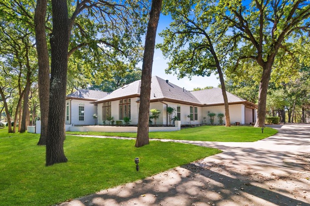 1206 Ashmoore Ct, Grapevine, TX 76092