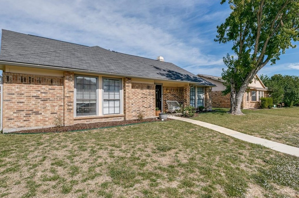 8013 Kensington Dr, Rowlett, TX 75088-4346