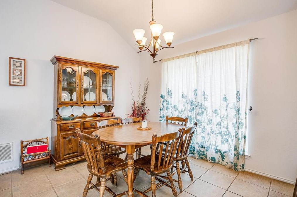 7133 Summerset Dr, Fort Worth TX  76126-4534 exterior