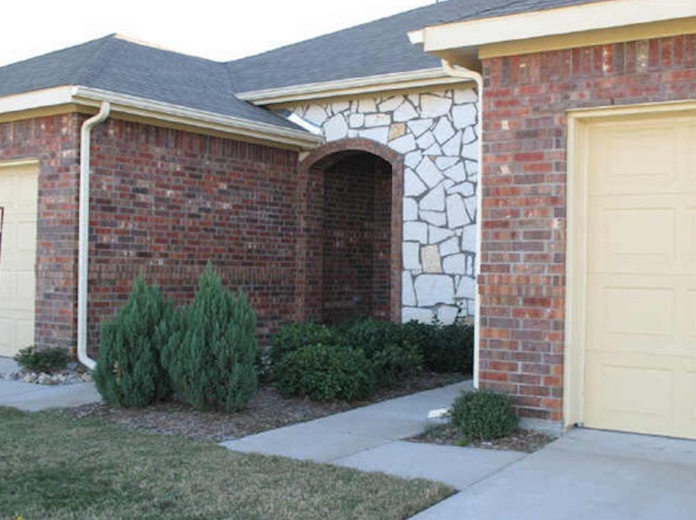 1023 Newcastle Dr, Weatherford, TX 76086