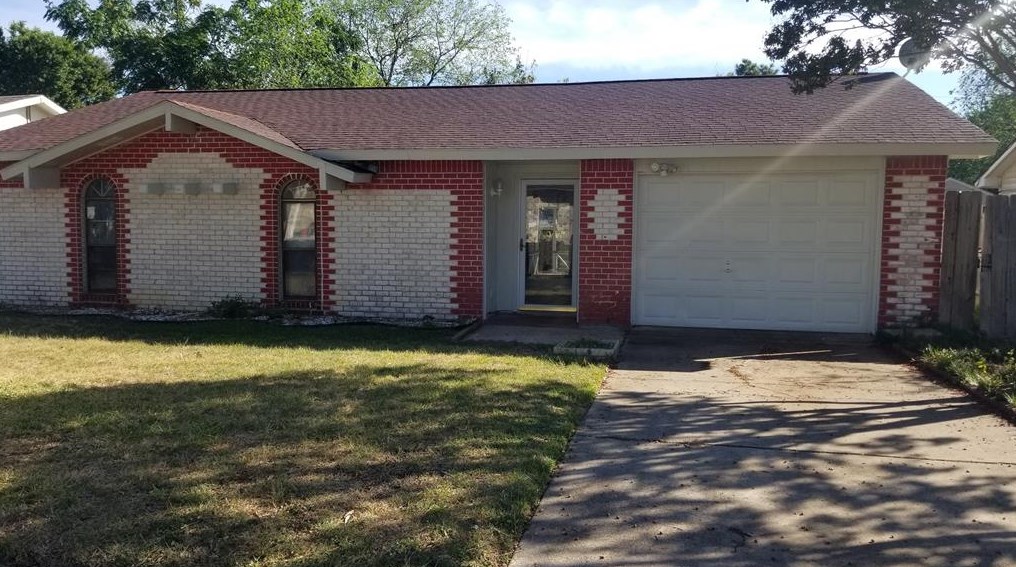 701 Country Ln, Grand Prairie, TX 75052