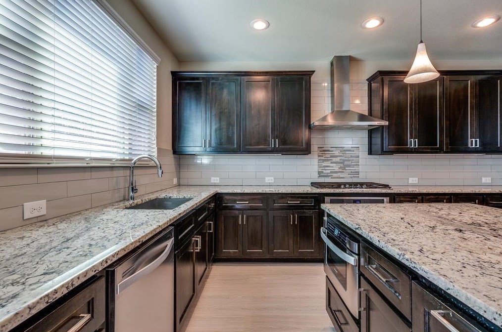 405 Templeton Dr, Fort Worth, TX 76107
