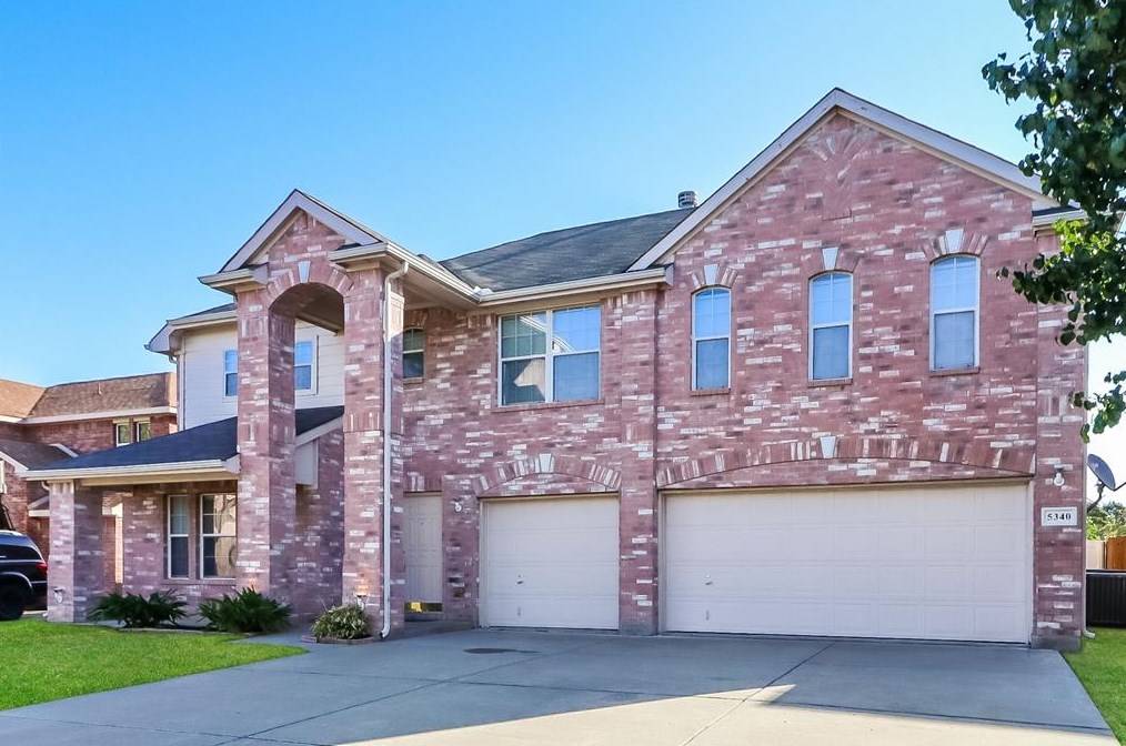 5340 Cameron Dr, Grand Prairie, TX 75052