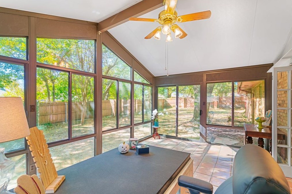 2521 Locksley Dr, Grand Prairie, TX 75050-2121