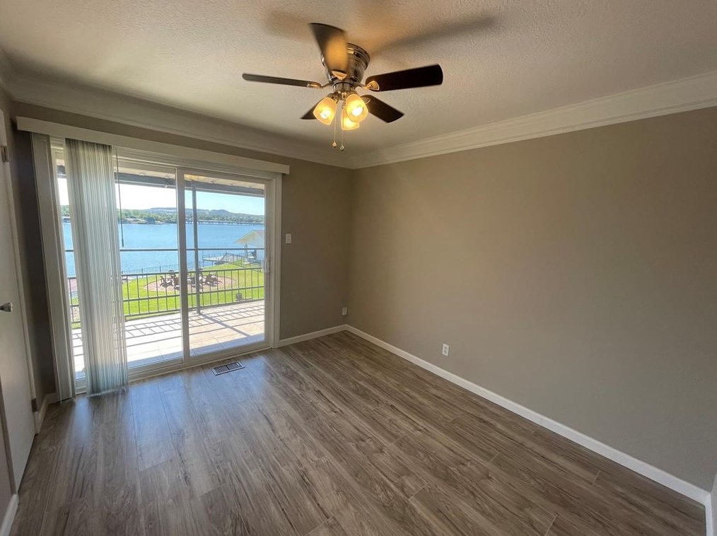 117 W Doyle St, Granbury, TX 76048