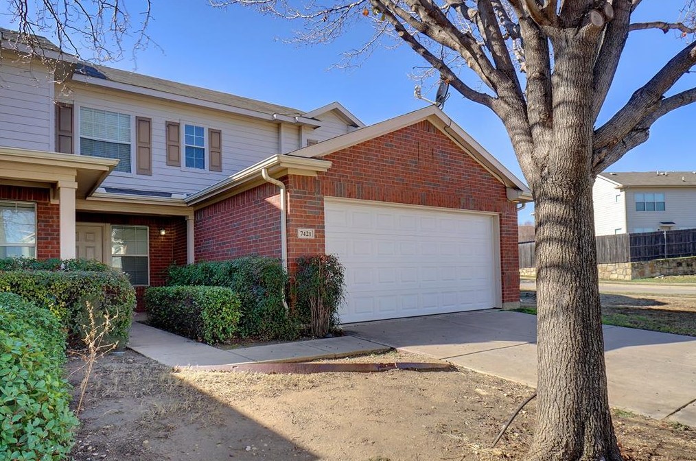 7421 Cowhand Ct, Fort Worth, TX 76131