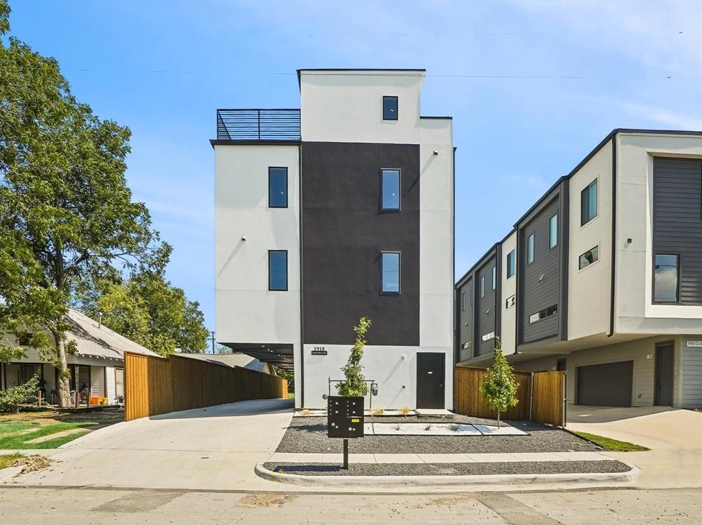 1918 California #104, Dallas, TX 75204
