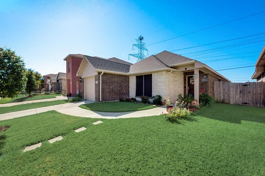 7419 Pineberry Rd, Dallas, TX 75249-1300