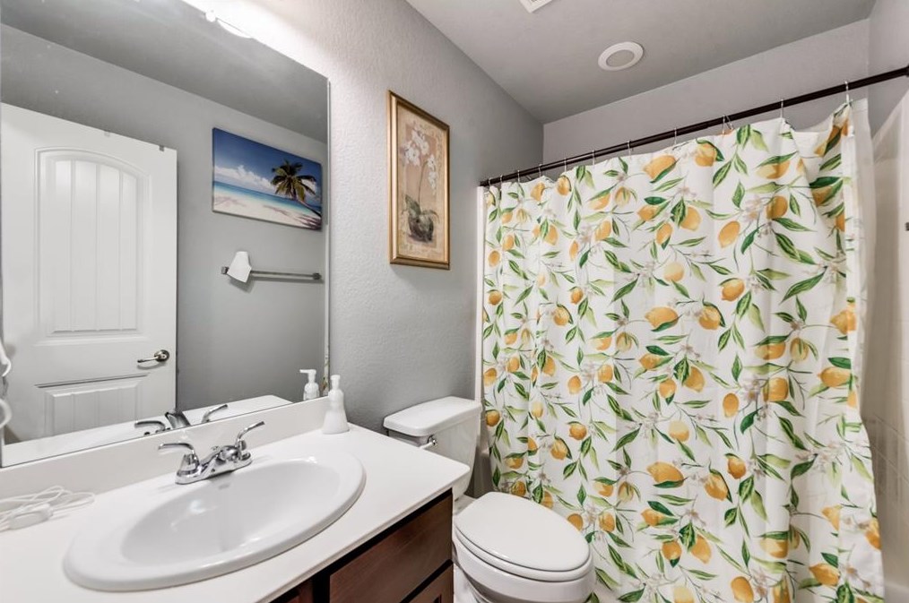 7419 Pineberry Rd, Dallas TX 75249-1327 exterior