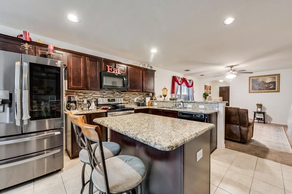 7419 Pineberry Rd, Dallas TX 75249-1327 exterior