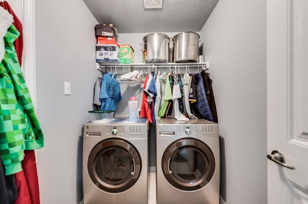 7419 Pineberry Rd, Dallas TX 75249-1327 exterior