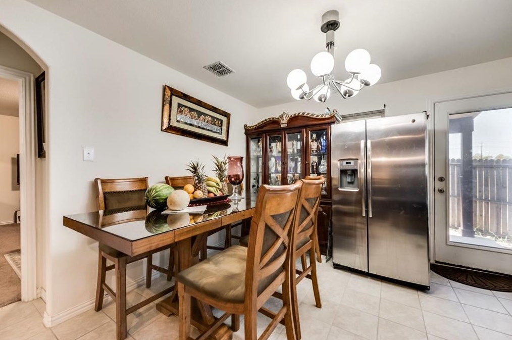 7419 Pineberry Rd, Dallas TX 75249-1327 exterior