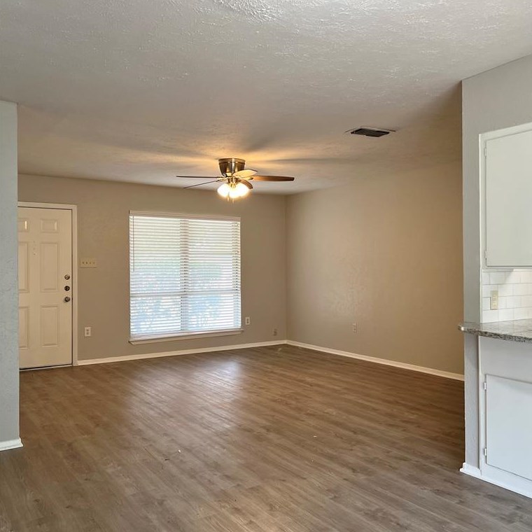 1420 Hillside Dr, Midlothian, TX 76065