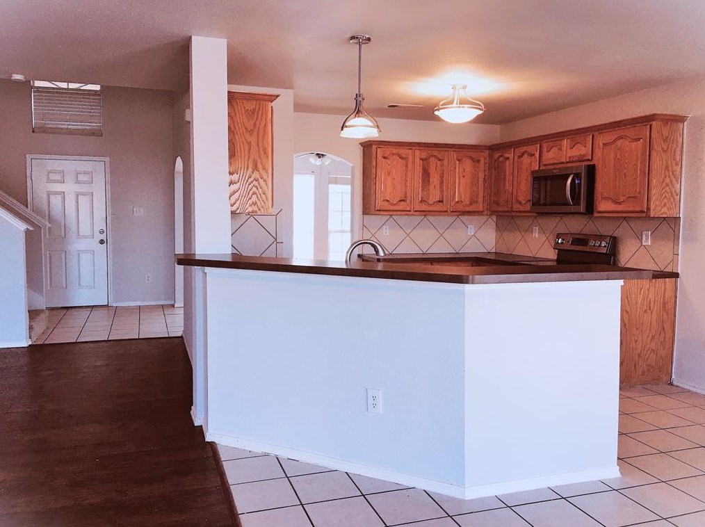 2124 Pecan Ridge Dr, Forney TX  75126-4070 exterior