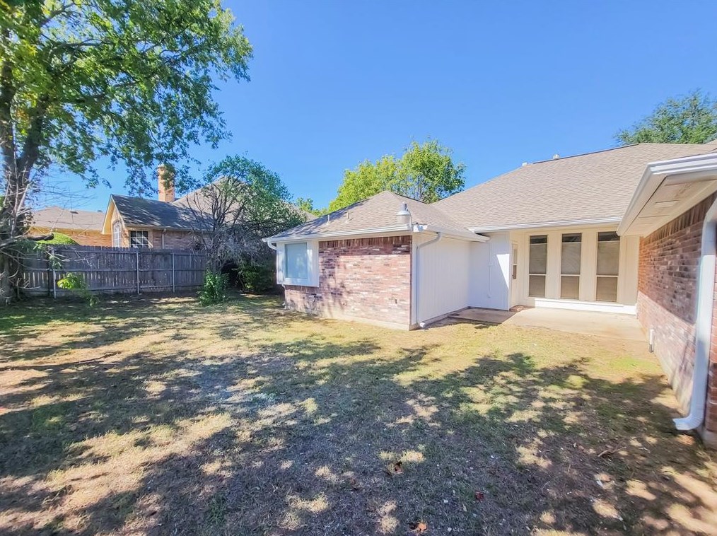 724 Regalwood Dr, Desoto, TX 75115-4692
