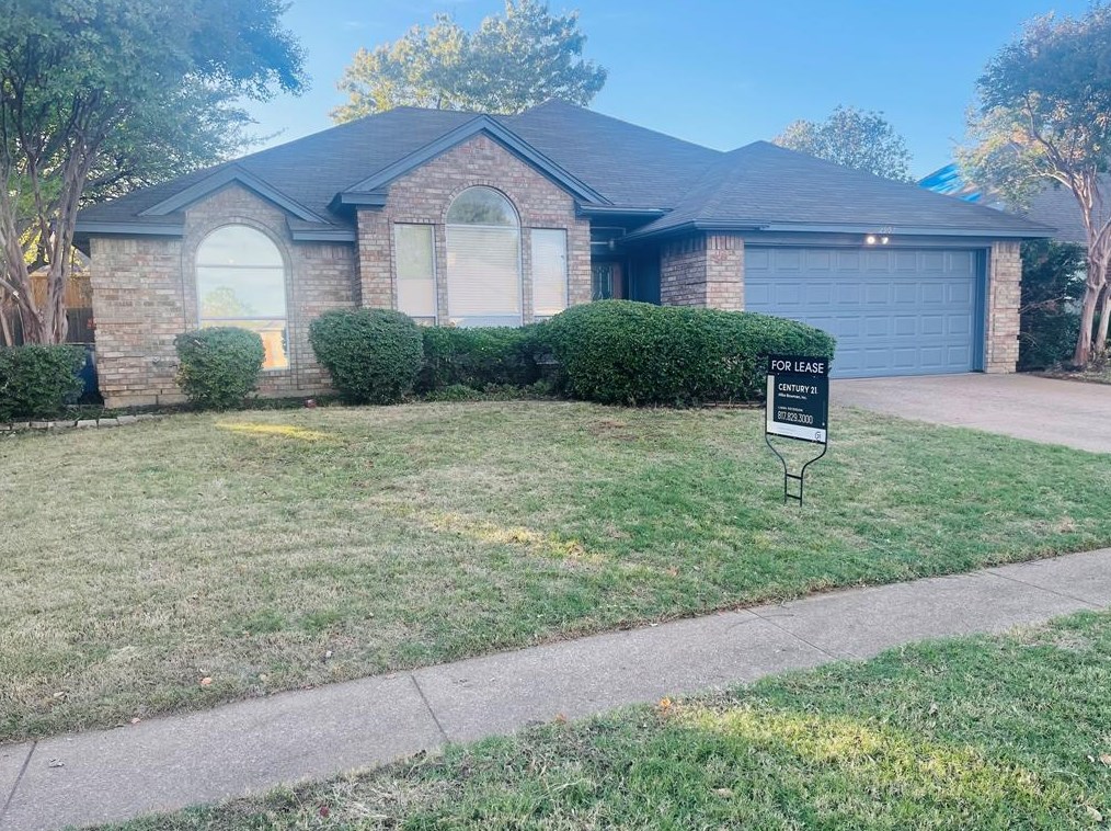 2907 Clairemont Ln, Euless, TX 76039