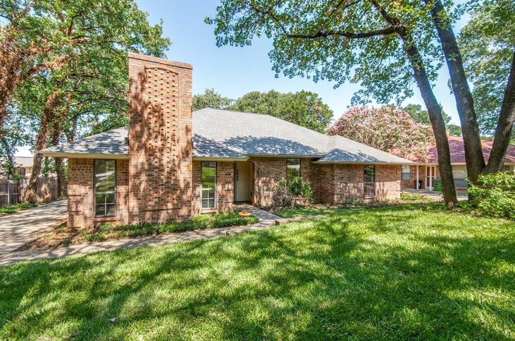 2840 Cresthaven Dr, Grapevine, TX 76051