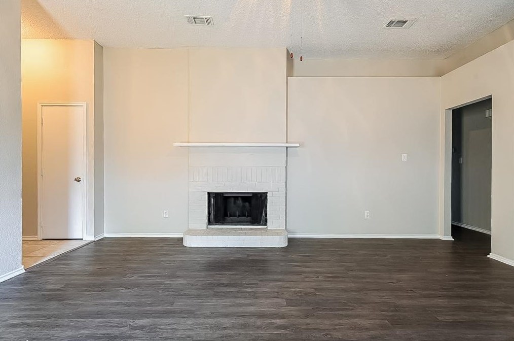 2307 Licorice Pl, Dallas TX  75217-8670 exterior